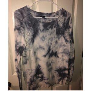 American Eagle gray and white sweater